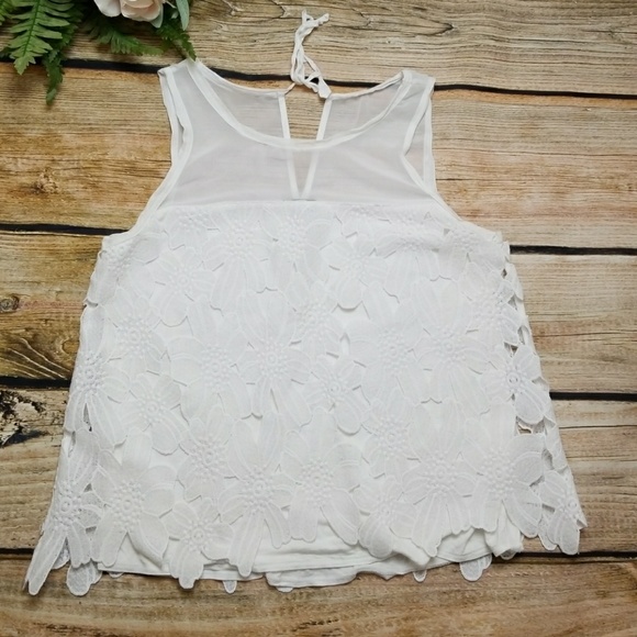 Ann Taylor Tops - Ann Taylor White Flower Pattern sleeveless Top